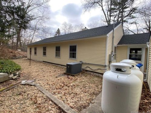 23 Fresh Meadow Rd, Upper Stepney CT  06468-1023 exterior