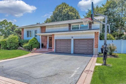 1 Sullivan Dr, Muttontown, NY 11753-1917