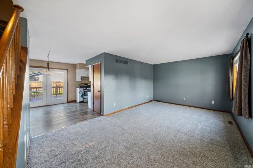 406 Wheatland Dr, Goshen, IN 46526-1655
