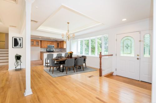 10 Oaks Hunt Rd, Great Neck, NY 11020-1206
