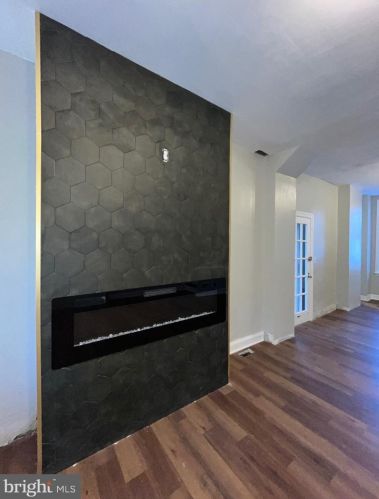 409 Lemonte St, Philadelphia, PA 19128-4534