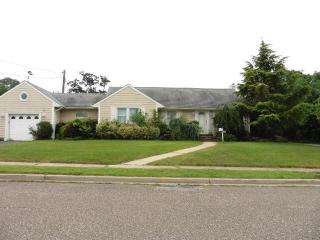 2986 Valley Rd, North Wantagh, NY 11793-1140