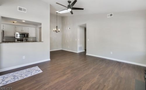 18 Crossfield Ct, Bedminster, NJ 07921-1424