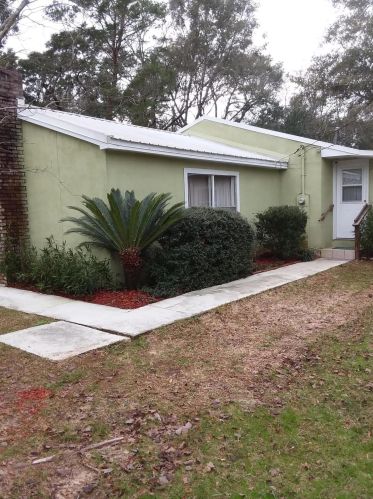 125 Roberts Rd, Defuniak Springs, FL 32433-7938