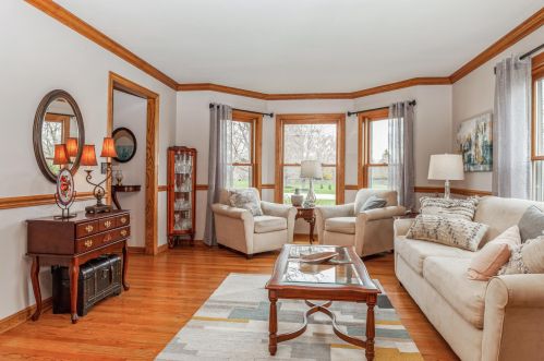 12008 Silver Ave, Thiensville, WI 53097-2748