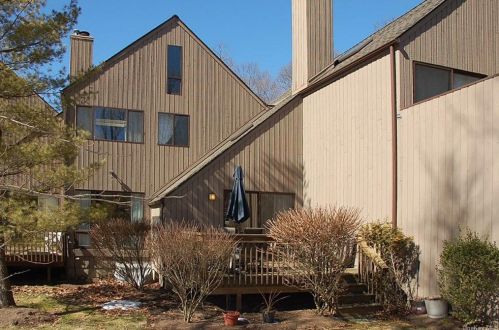 24 Rockhagen Rd, Thornwood NY  10594-2127 exterior