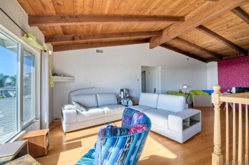 1552 Monmouth Dr, San Diego CA 92109-2247 exterior