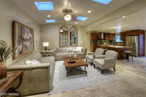 6935 Stardust Cir, Tucson, AZ 85718-1131