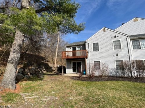 42 Stonyridge Dr, Lincoln Park NJ  07035-2244 exterior