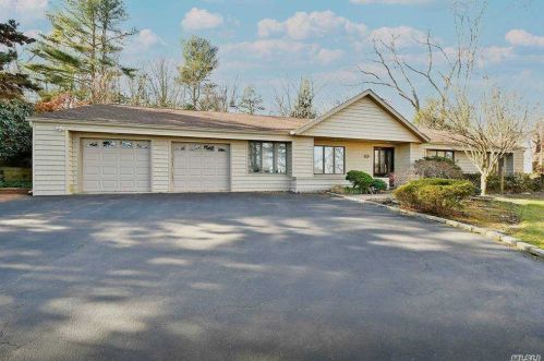 108 Stonehurst Ln, Huntington Station, NY 11746-7935