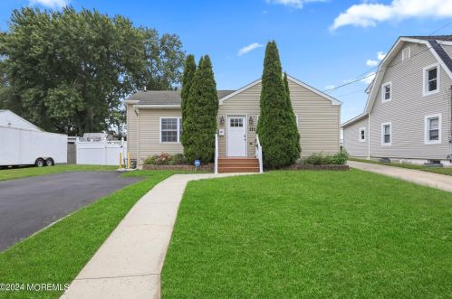 111 5th Ave, Wall Township, NJ 07753-6408