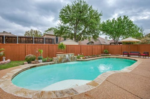 1808 Newton Dr, Lewisville TX  75028-7318 exterior