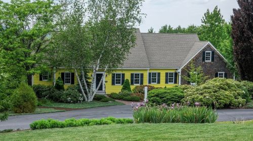 948 Gould Hill Rd, Hopkinton, NH 03229-2810