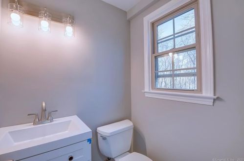 50 Bette Dr, Manchester CT  06040-6814 exterior