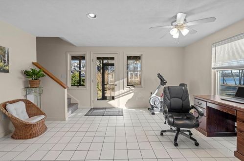 44 Worsley Ave, North Kingstown, RI 02852-6332