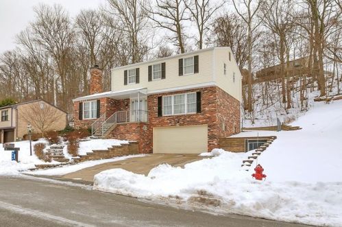 230 Ligonier Ln, New Kensington, PA 15068-9360