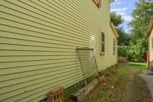 115 Maplewood Ave, Ambridge PA 15003-2412 exterior