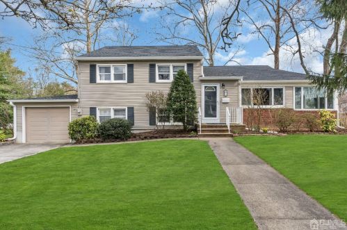 6 Ridge Ct, East Brunswick, NJ 08816-2932