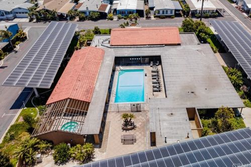 20701 Beach Blvd, Huntington Beach CA  92648-4908 exterior