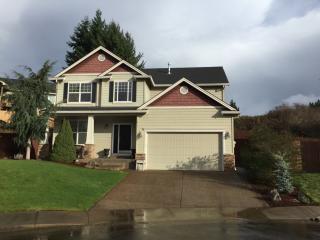 310 Division St, Silverton, OR 97381-8705