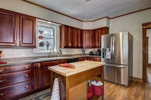 1911 Folsom St, Eau Claire, WI 54703-2526