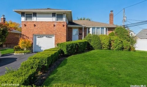 1112 Douglas Pl, Seaford, NY 11783-1526