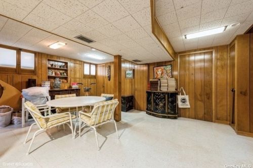 76 Shelbourne Ln, New Hyde Park NY  11040-1044 exterior