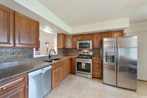 524 Rivers Edge Ct, Mishawaka IN 46544-4173 exterior