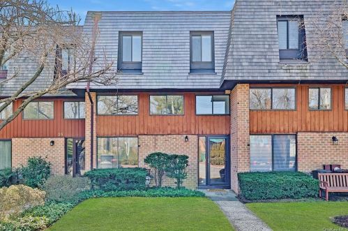 24 The Hamlet, New Rochelle, NY 10803-3052