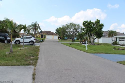 3752 2nd Ave, Cape Coral FL  33904-4807 exterior