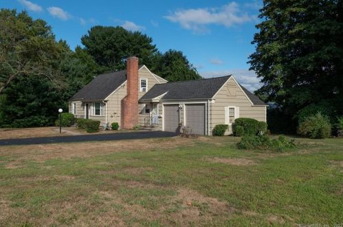 12 Arrowhead Rd, Bridgeport, CT 06611-4402
