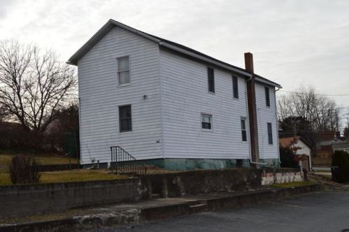 405 Front St, Pittston, PA 18641-1910