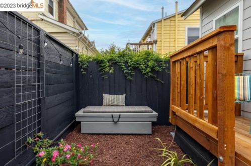 1058 56th St, Oakland CA 94608-2745 exterior