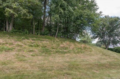 20 Wolf Hill Rd, Waterbury CT  06716-2749 exterior