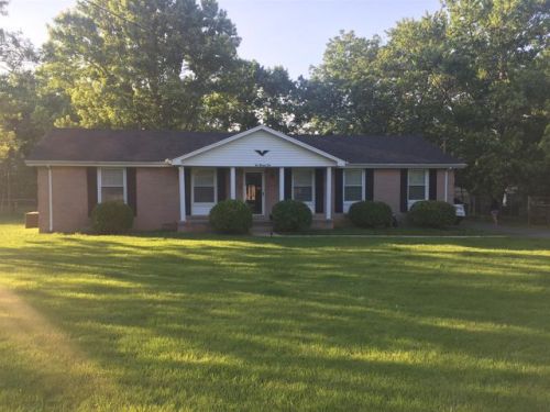 104 Hilltop Dr, Shelbyville, TN 37160-4829