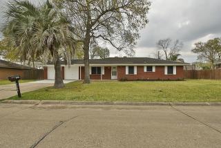 2304 Bayou Dr, League City TX  77573-2752 exterior