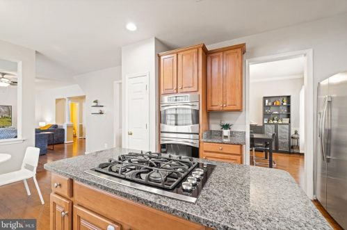18799 Pier Trail Dr, Triangle VA  22172-2351 exterior