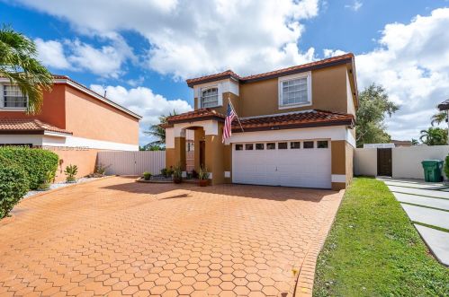 19931 82nd Ct, Hialeah, FL 33015-5914