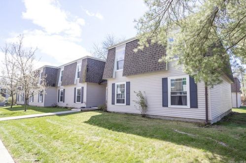 21 Stout Ct, Poughkeepsie NY  12601-2942 exterior