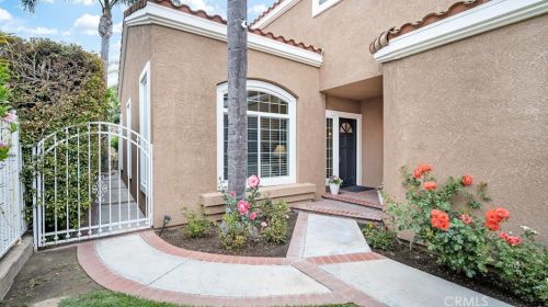8631 Canyon Vista Dr, Anaheim, CA 92808-1621