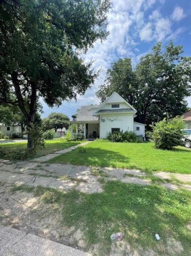 820 12th St, Dallas, TX 75203-3121