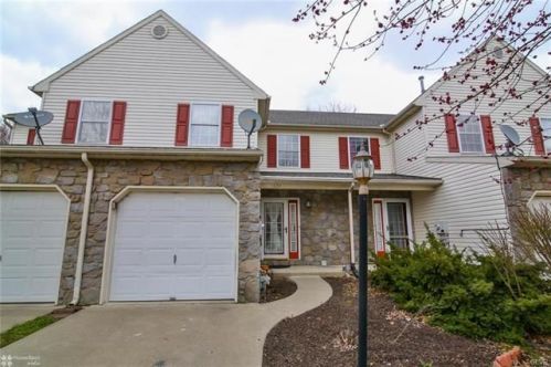 1601 Pinewind Dr, Alburtis, PA 18011-2703