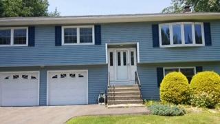 16 Bedford Dr, Newtonville, NY 12110-5104