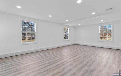 296 Ramapo Valley Rd, Oakland NJ  07436-1817 exterior