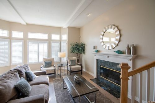 1022 Pacific St, Oceanside, CA 92054-4910
