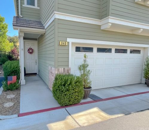 343 Oak Hill Rd, Lake Nacimiento, CA 93446