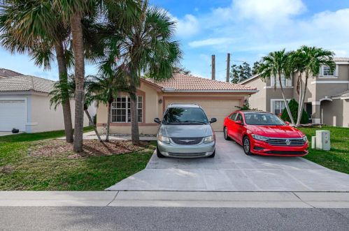 7085 Chesapeake Cir, Boynton Beach, FL 33436-8567