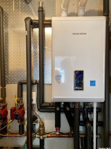 326 Lido Promenade, North Lindenhurst NY  11757-6600 exterior