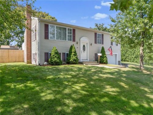 5 Saint Theresa Dr, Warren, RI 02885-1922