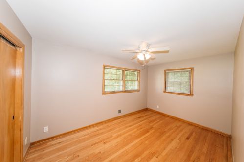 9616 Greenview Ln, Thiensville WI  exterior